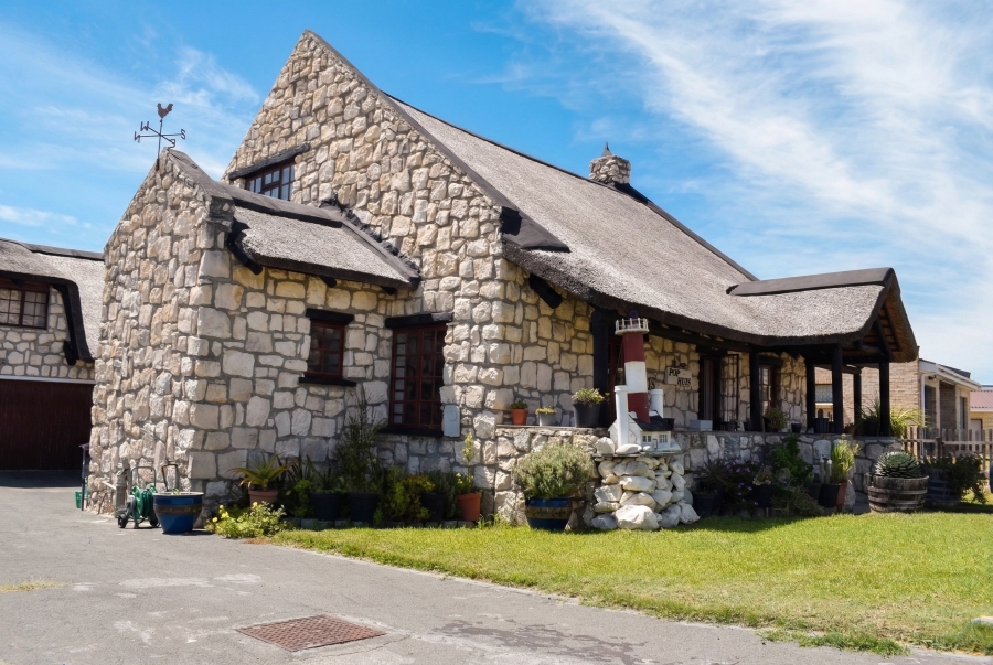 4 Bedroom Property for Sale in Struisbaai Western Cape